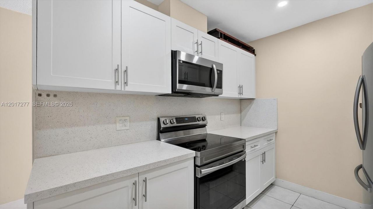 300 NE 191st St , Unit 219, Miami, FL 33179 Photo