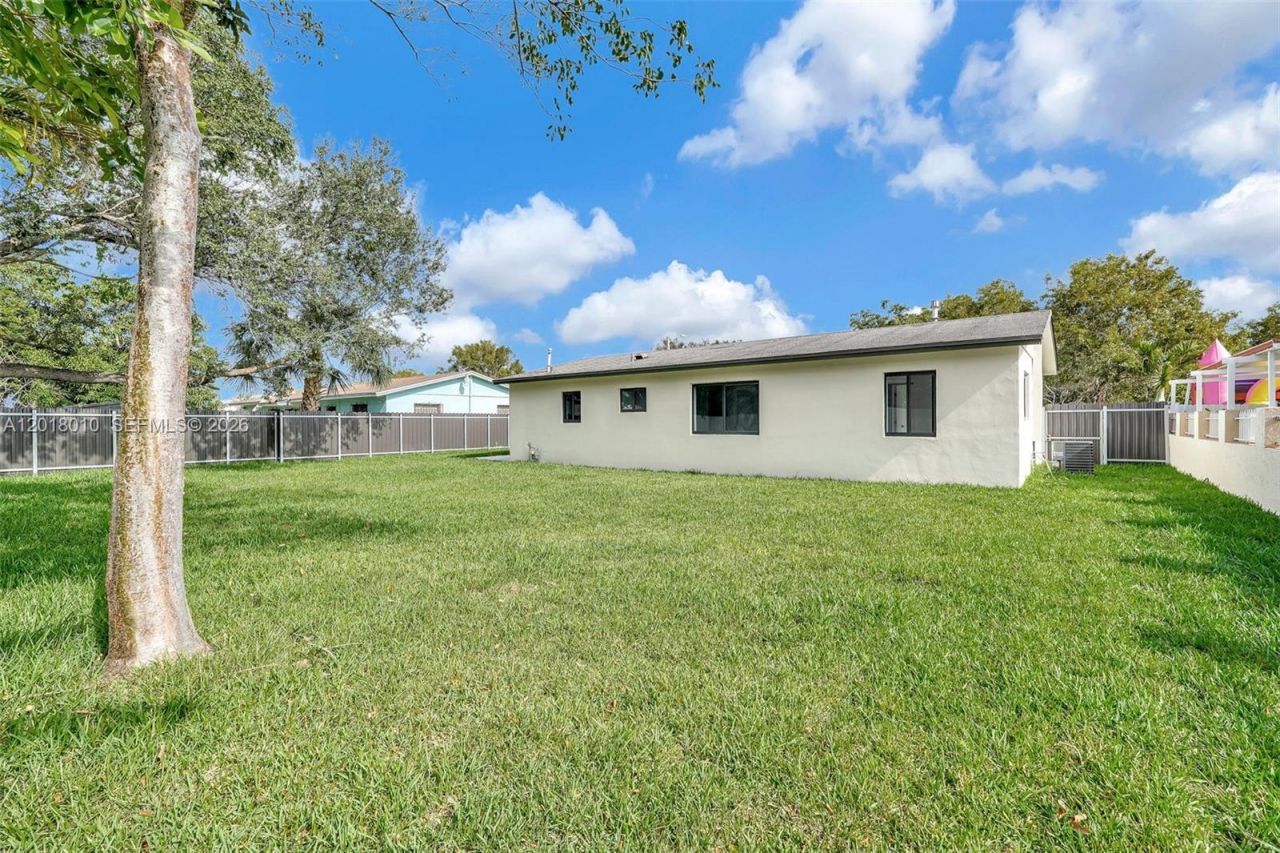 19720 NW 33rd Ave , Miami Gardens, FL 33056 Photo