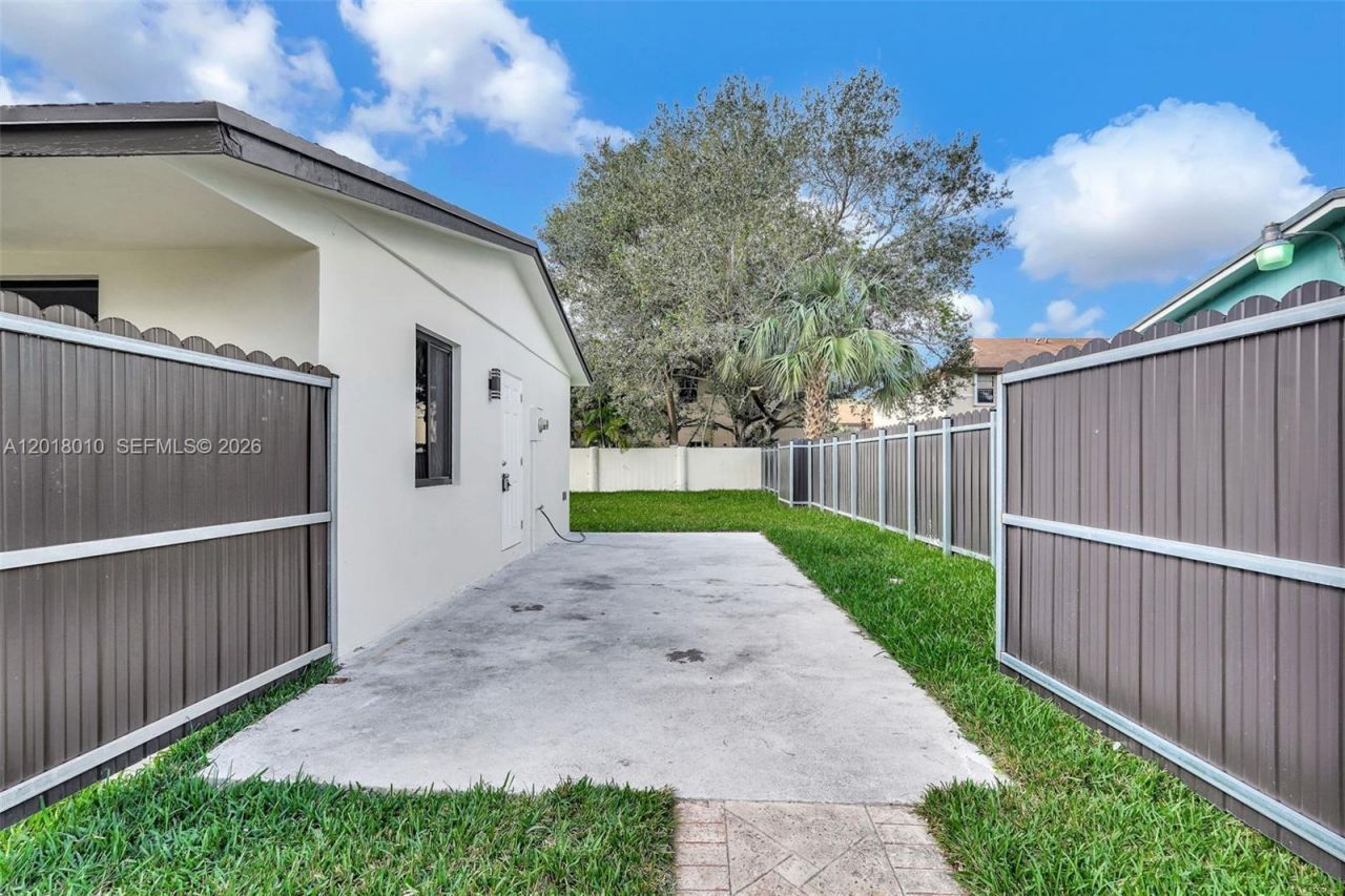 19720 NW 33rd Ave , Miami Gardens, FL 33056 Photo