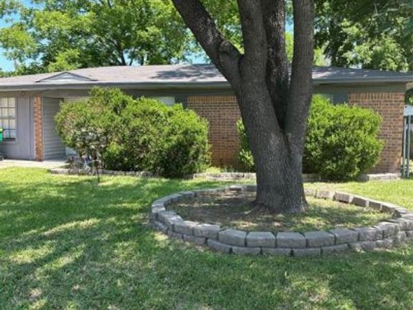 602 W Karnes , Robinson, TX 76706