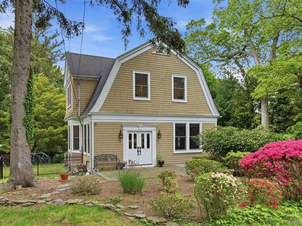8 Wells Lane, Stony Brook, NY 11790
