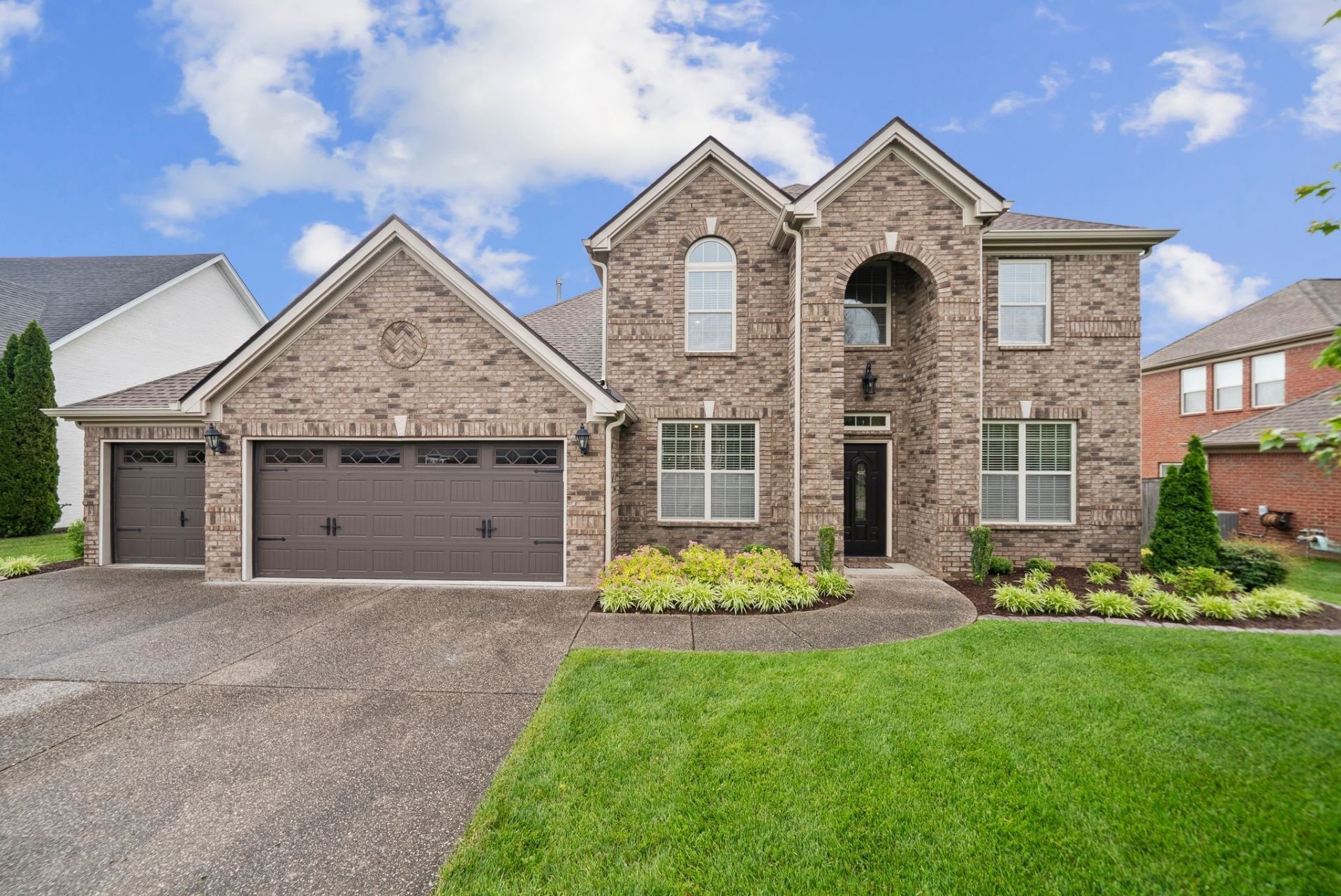 1027 Brixworth Dr, Thompsons Station, TN 37179 Main Photo