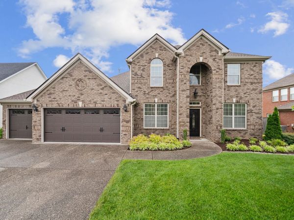 1027 Brixworth Dr, Thompsons Station, TN 37179