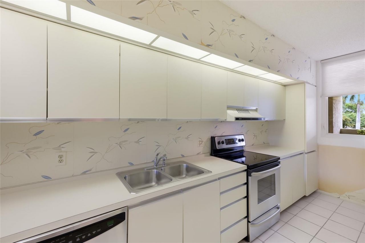 1095 Gulf Of Mexico Drive , Unit 102, Longboat Key, FL 34228 Photo
