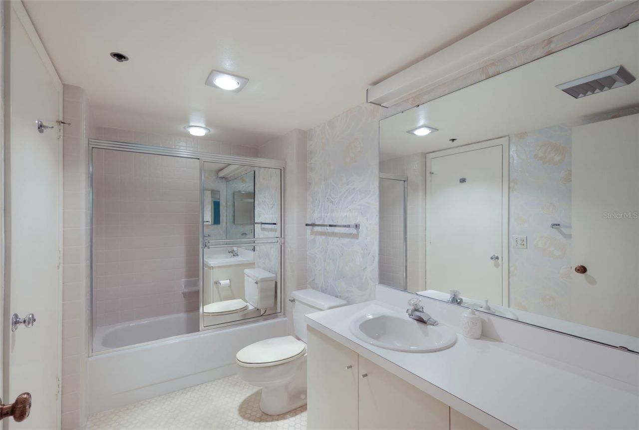 1095 Gulf Of Mexico Drive , Unit 102, Longboat Key, FL 34228 Photo