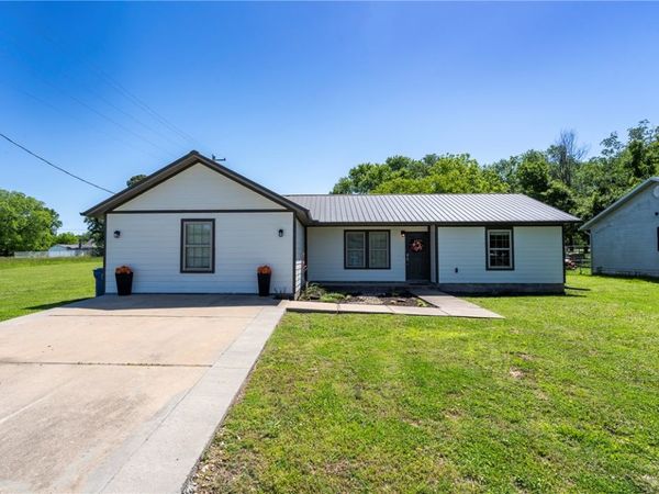 800 SW 3rd Avenue , Gravette, AR 72736