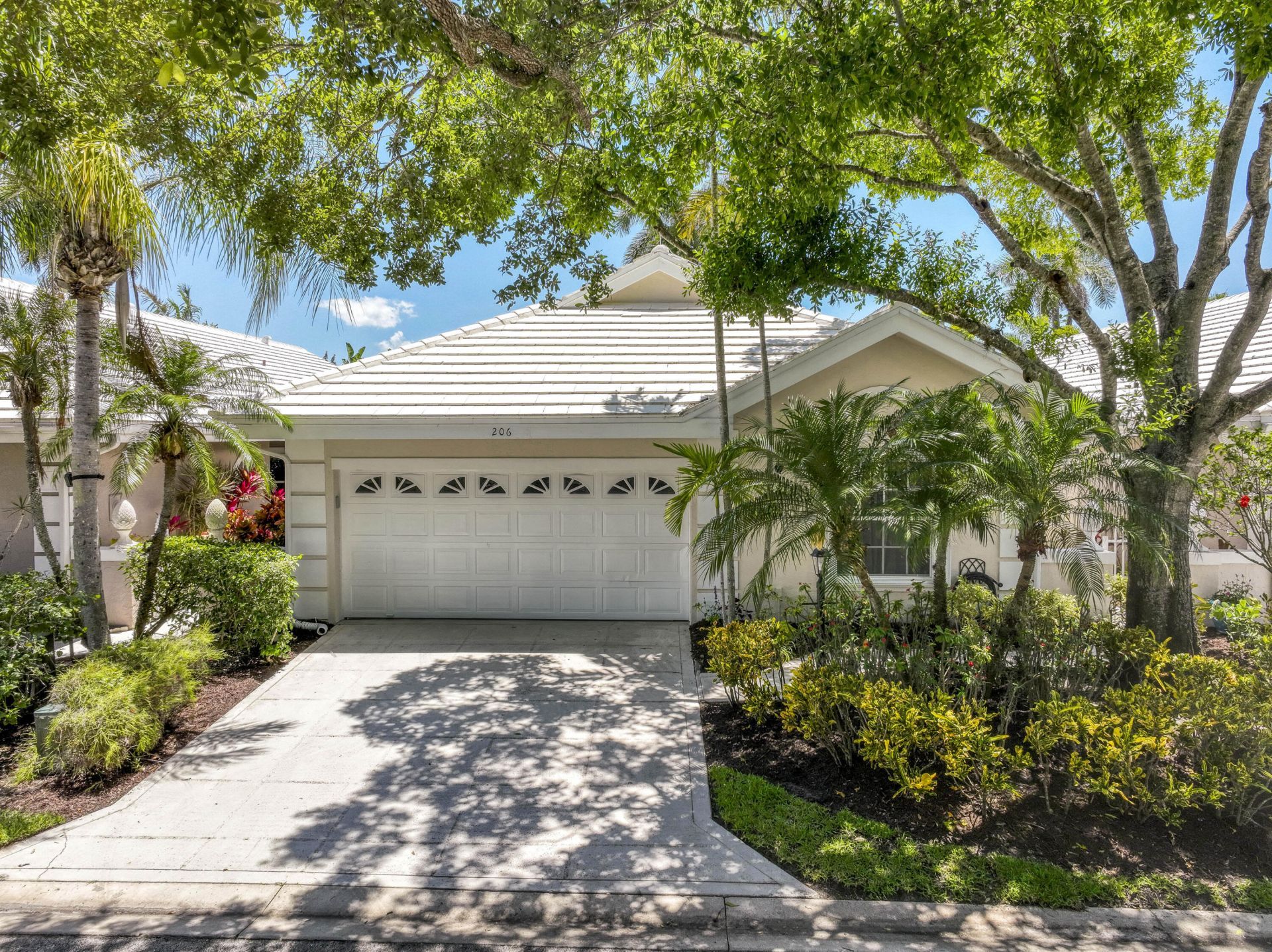 206 Canterbury Drive W, Palm Beach Gardens, FL 33418 Photo