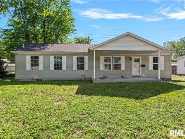 810 COUNTRY VIEW Street, Virden, IL 62690