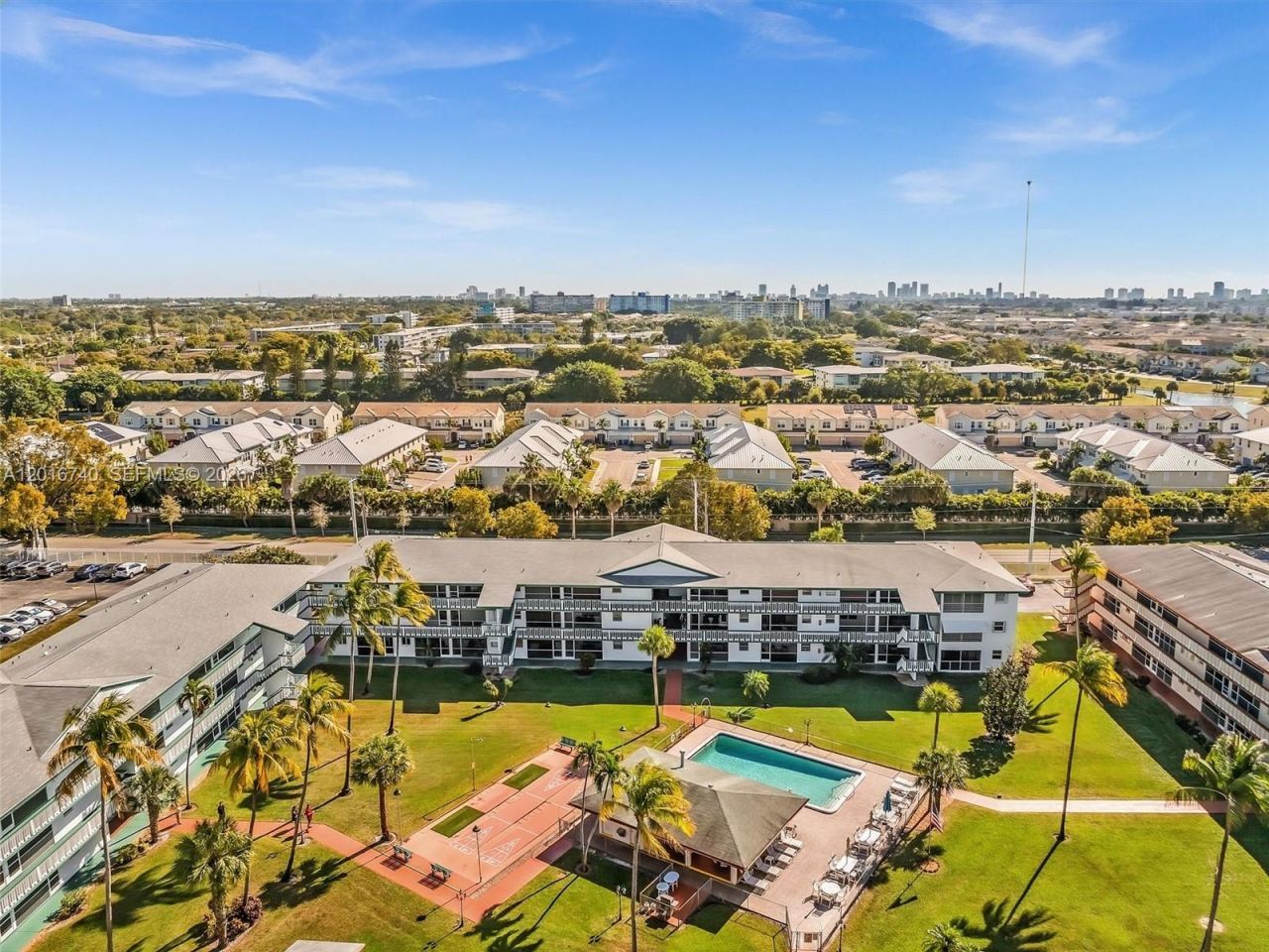 5300 Washington St , Unit J216, Hollywood, FL 33021 Photo