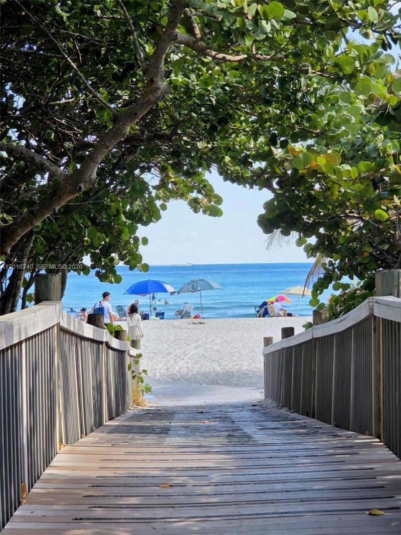 5300 Washington St , Unit J216, Hollywood, FL 33021 Photo
