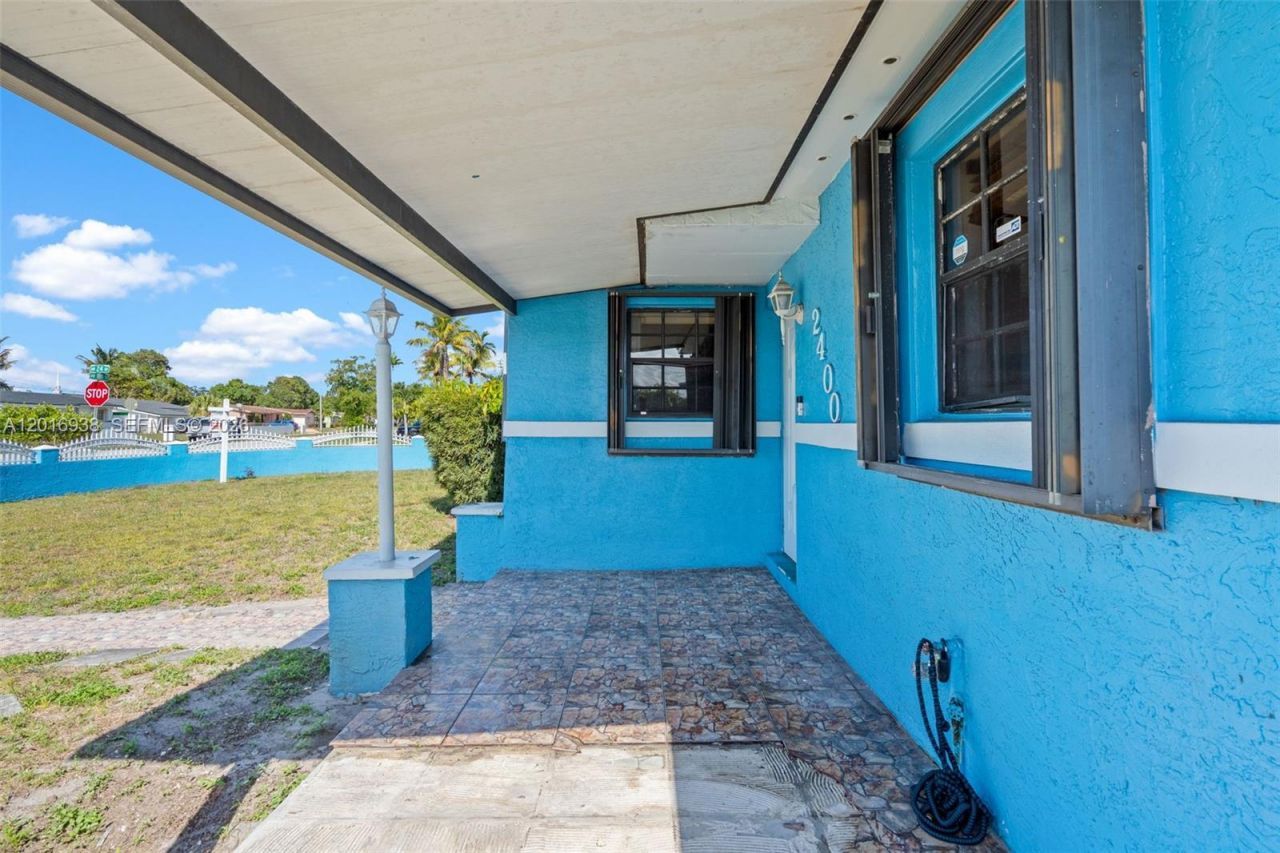 2400 NW 181st Ter, Miami Gardens, FL 33056 Photo
