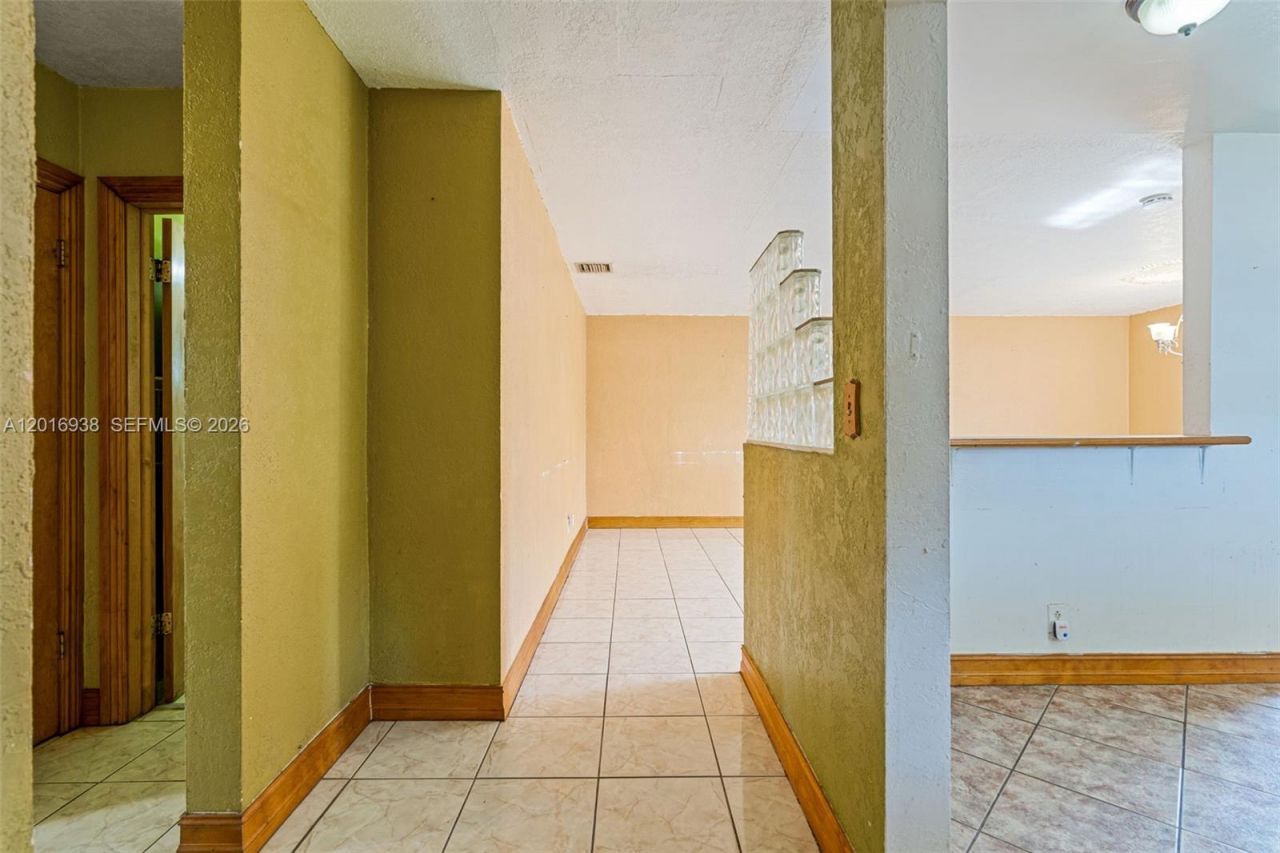 2400 NW 181st Ter, Miami Gardens, FL 33056 Photo