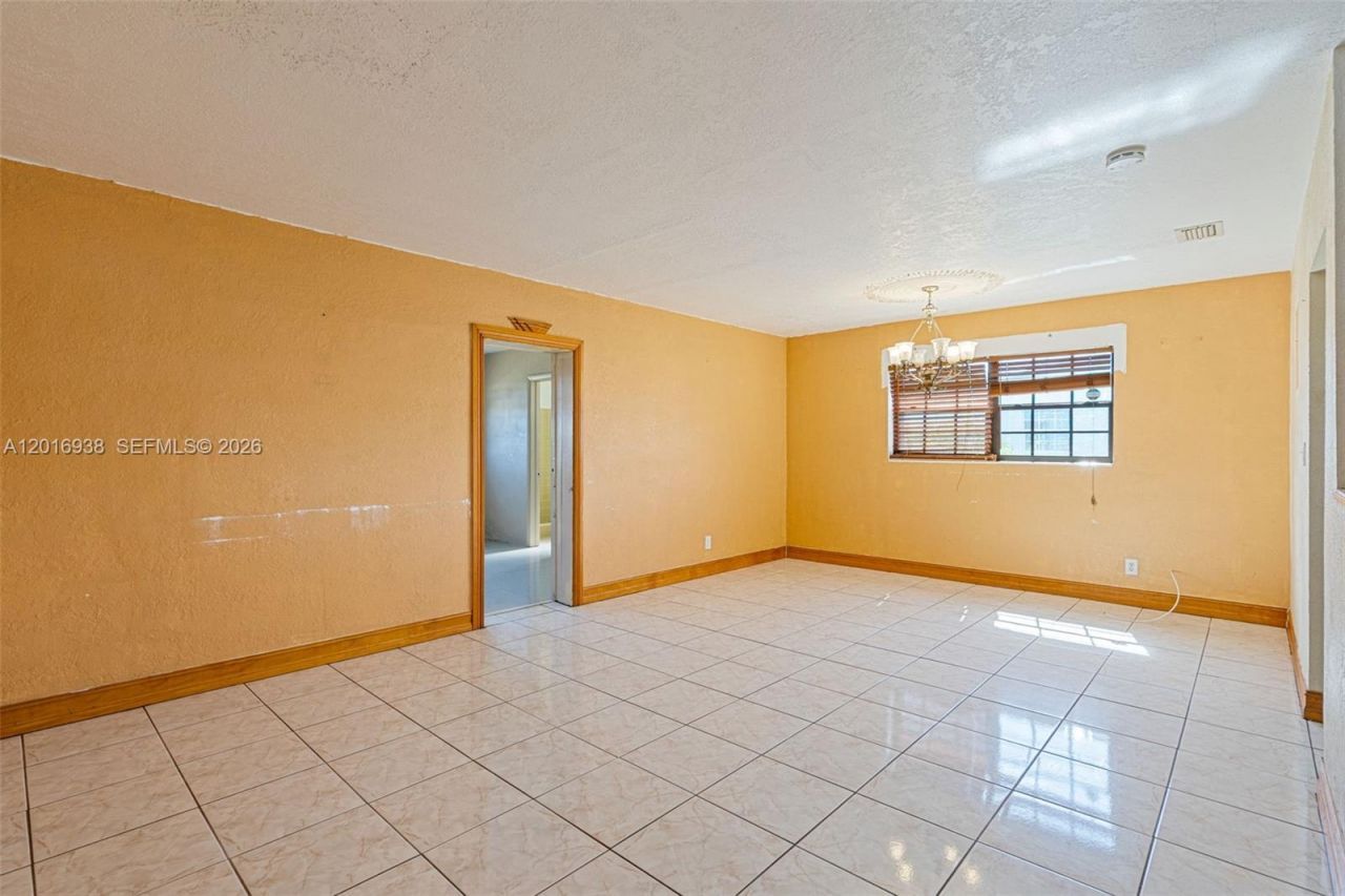 2400 NW 181st Ter, Miami Gardens, FL 33056 Photo