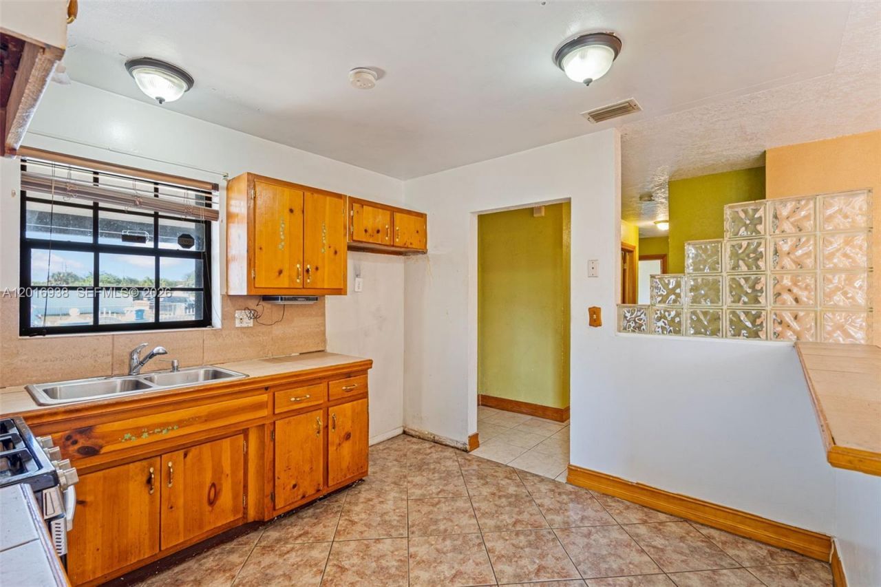 2400 NW 181st Ter, Miami Gardens, FL 33056 Photo