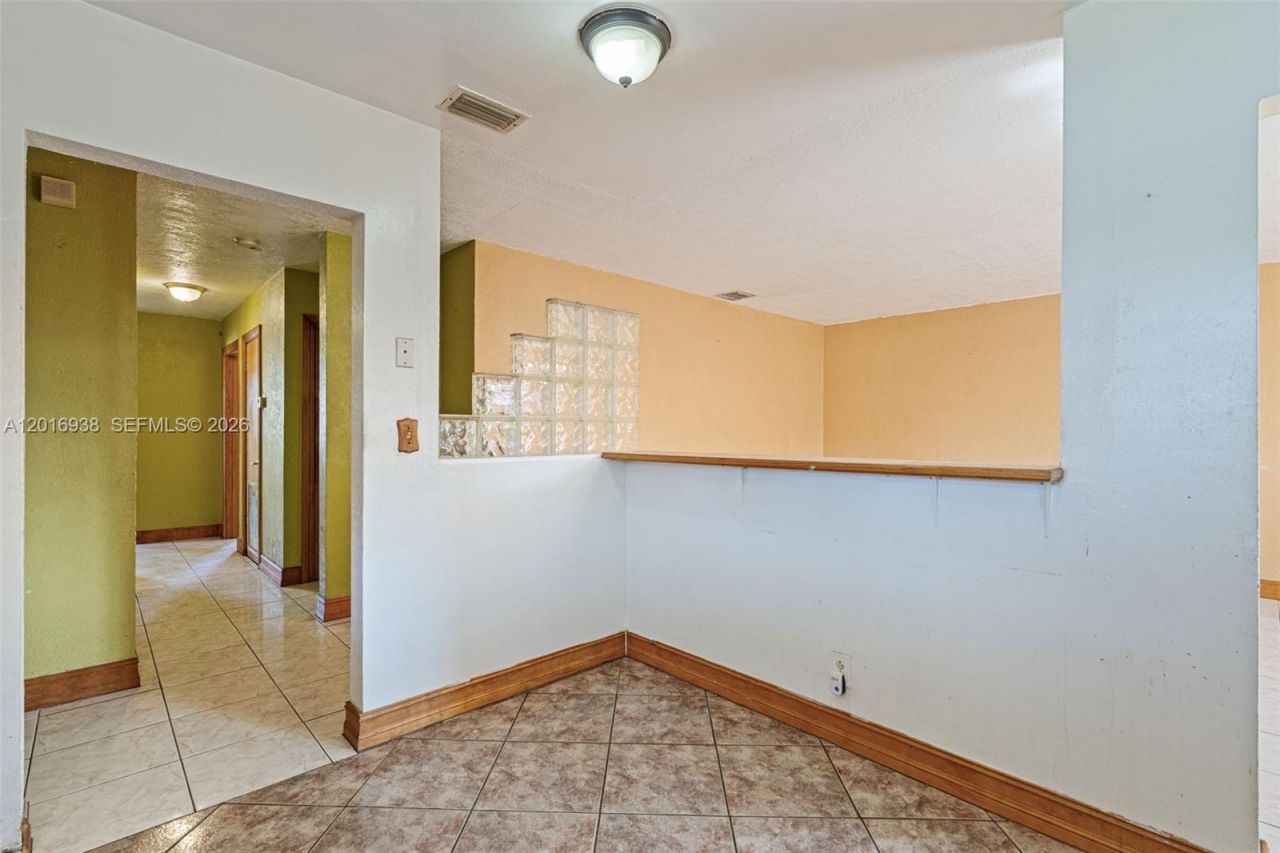 2400 NW 181st Ter, Miami Gardens, FL 33056 Photo