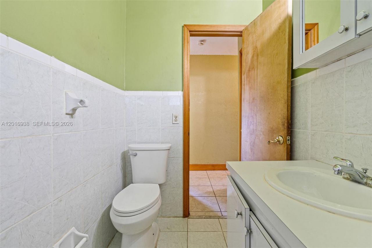 2400 NW 181st Ter, Miami Gardens, FL 33056 Photo