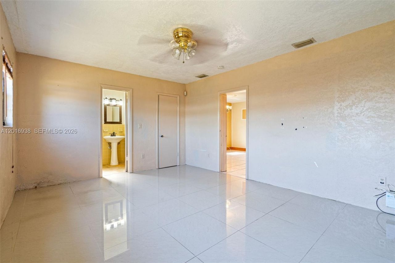 2400 NW 181st Ter, Miami Gardens, FL 33056 Photo