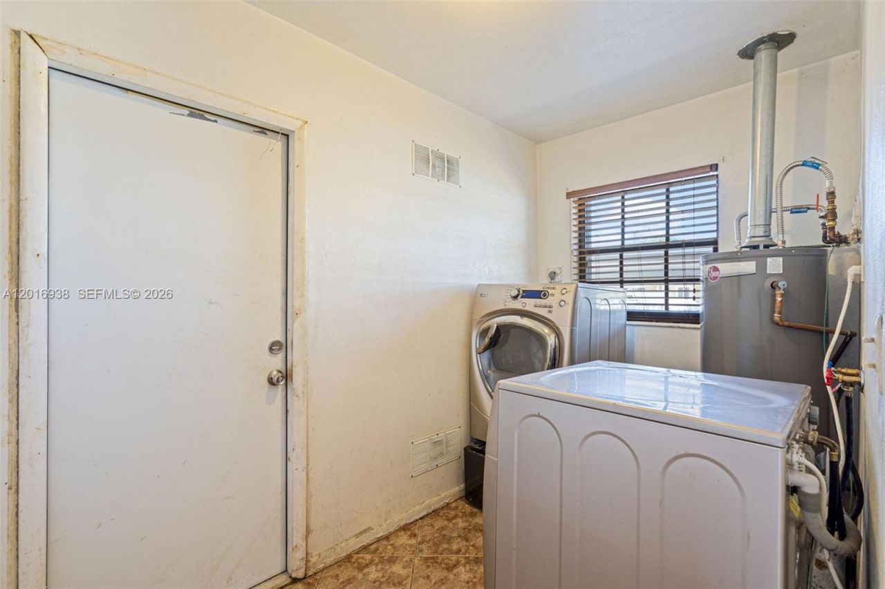 2400 NW 181st Ter, Miami Gardens, FL 33056 Photo