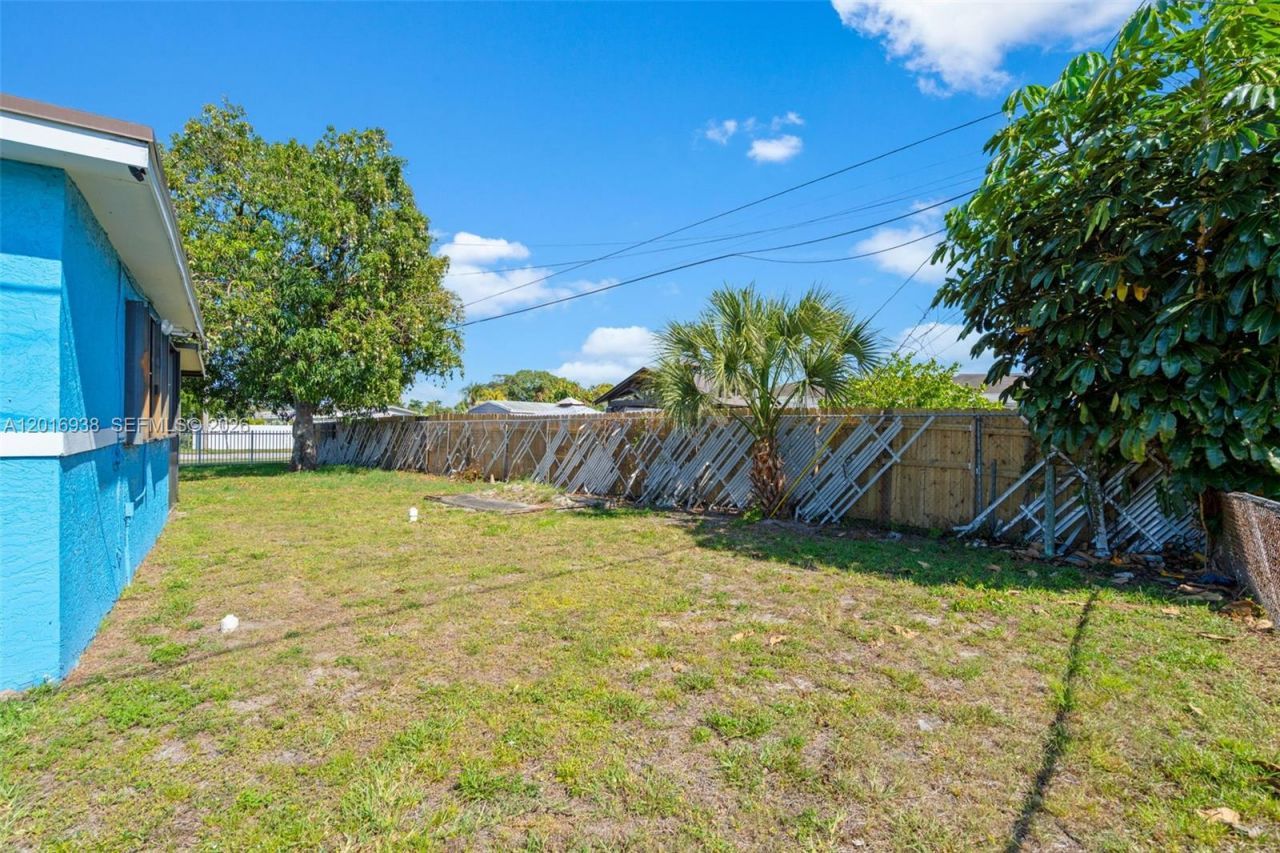 2400 NW 181st Ter, Miami Gardens, FL 33056 Photo