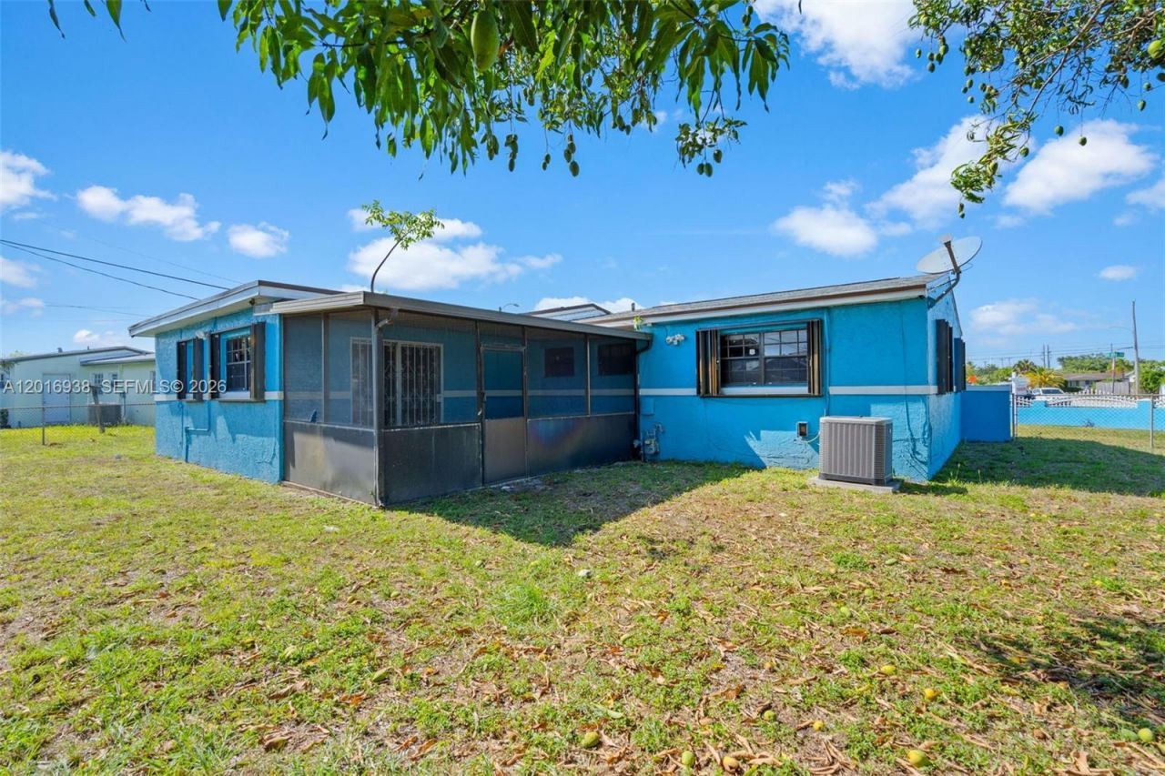 2400 NW 181st Ter, Miami Gardens, FL 33056 Photo