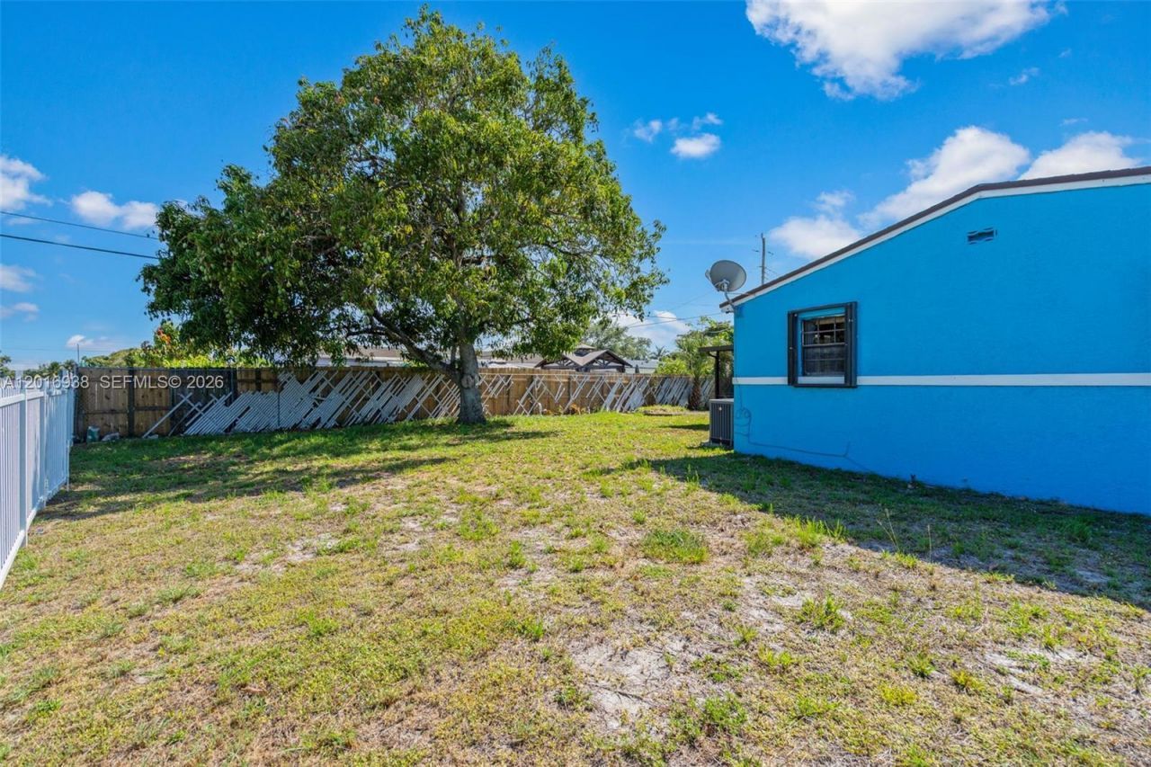 2400 NW 181st Ter, Miami Gardens, FL 33056 Photo