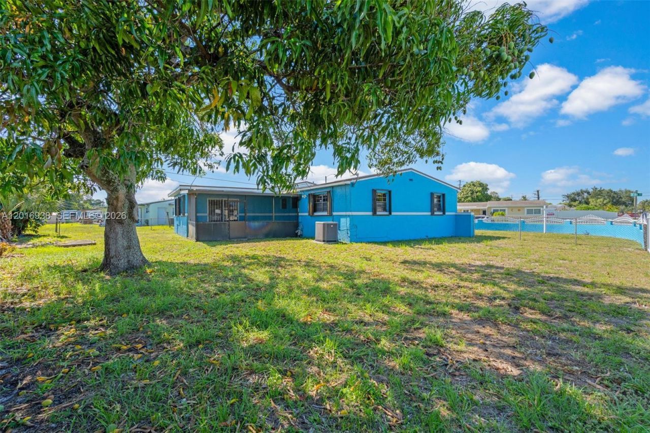 2400 NW 181st Ter, Miami Gardens, FL 33056 Photo