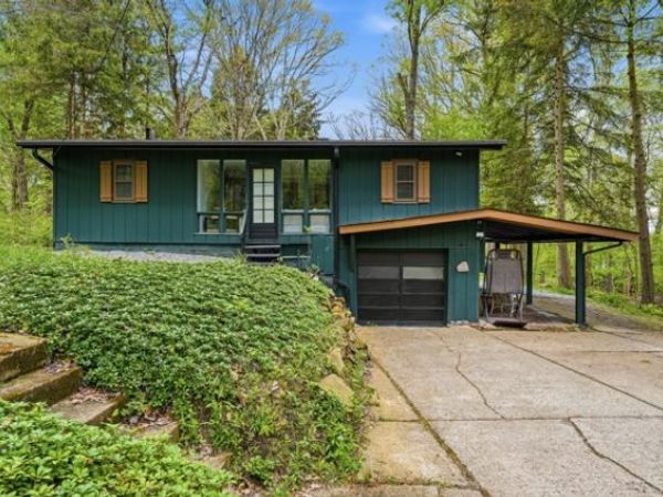 2589 Beechwood, New Wilmington, PA 16142