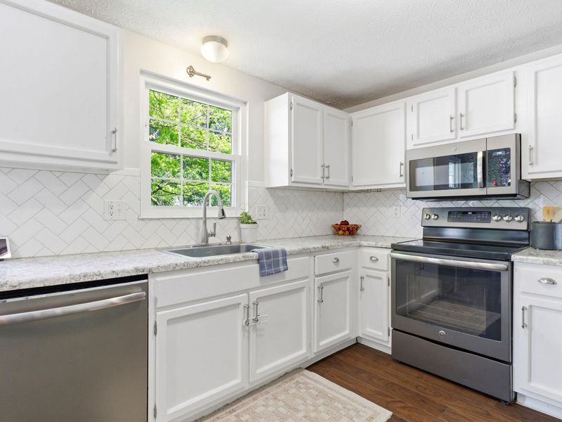 910 Hartney Drive, Columbus, OH 43230 Photo 13