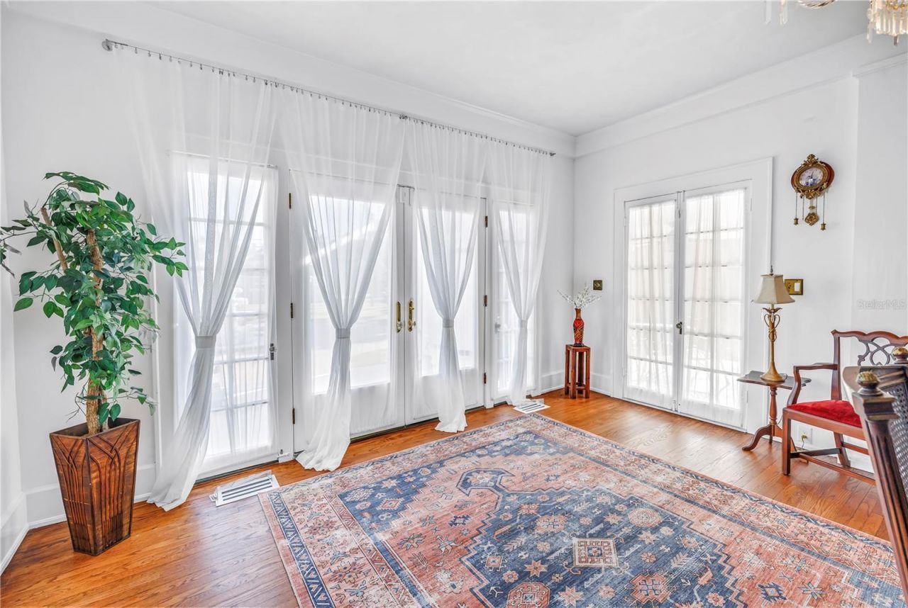 208 N Spring Boulevard, Tarpon Springs, FL 34689 Photo