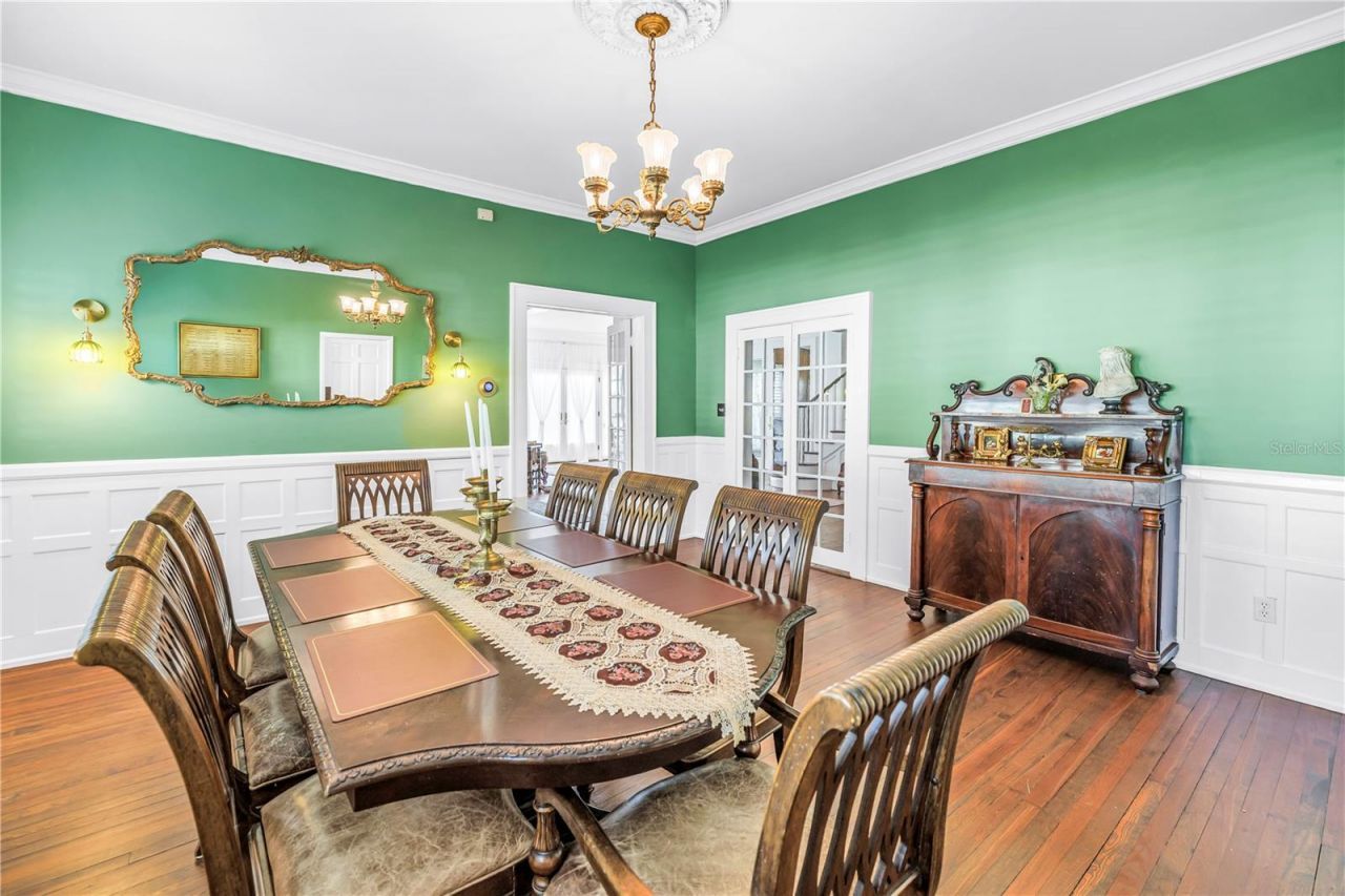 208 N Spring Boulevard, Tarpon Springs, FL 34689 Photo
