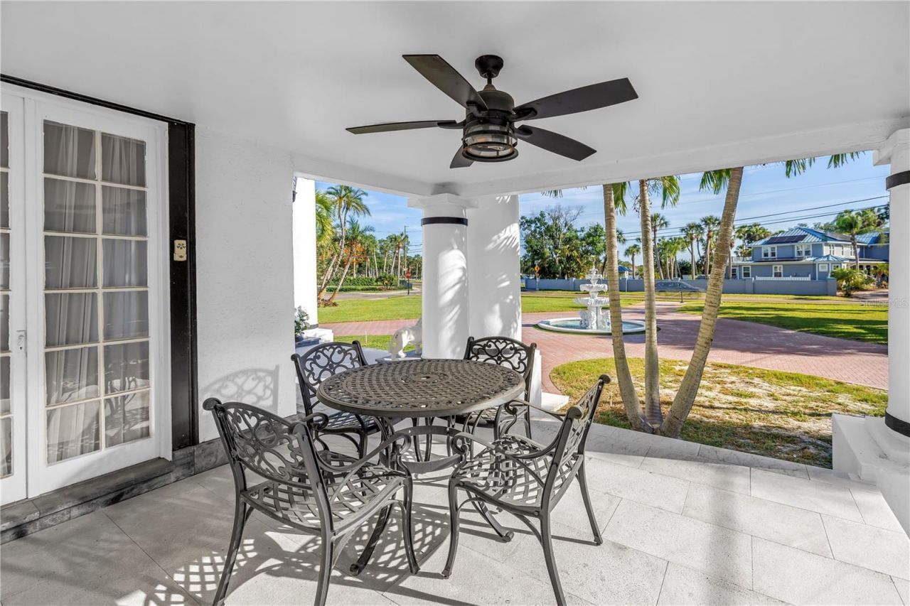 208 N Spring Boulevard, Tarpon Springs, FL 34689 Photo