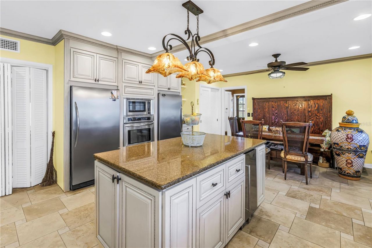 208 N Spring Boulevard, Tarpon Springs, FL 34689 Photo