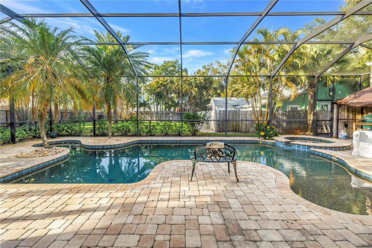 208 N Spring Boulevard, Tarpon Springs, FL 34689 Photo