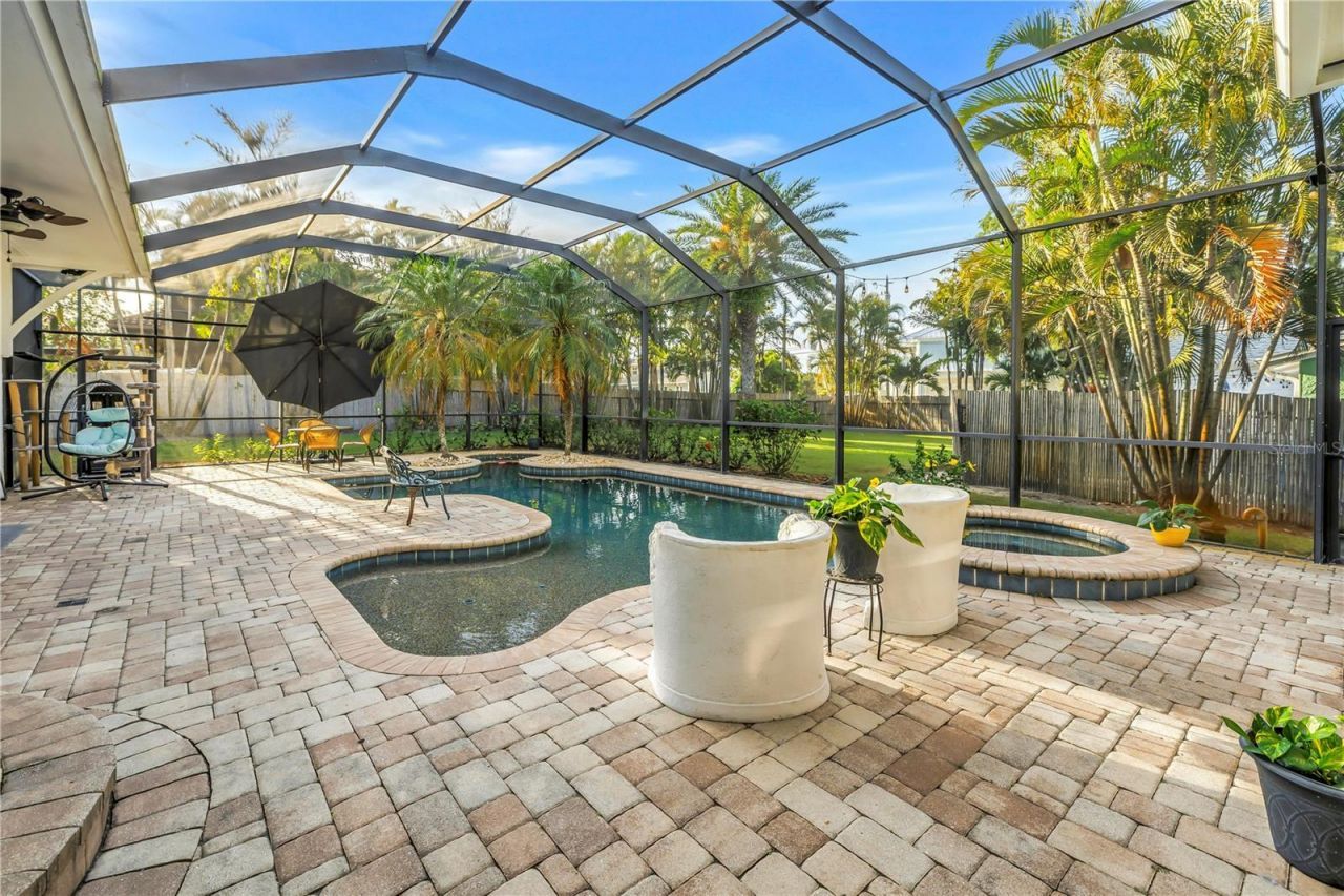 208 N Spring Boulevard, Tarpon Springs, FL 34689 Photo