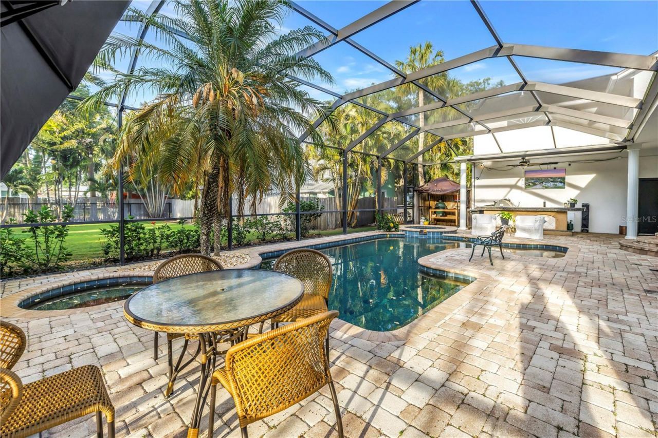 208 N Spring Boulevard, Tarpon Springs, FL 34689 Photo
