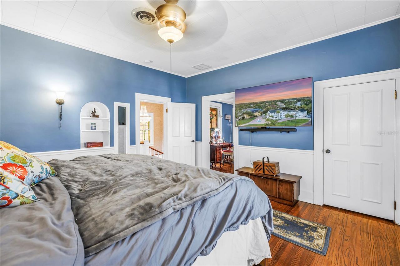 208 N Spring Boulevard, Tarpon Springs, FL 34689 Photo