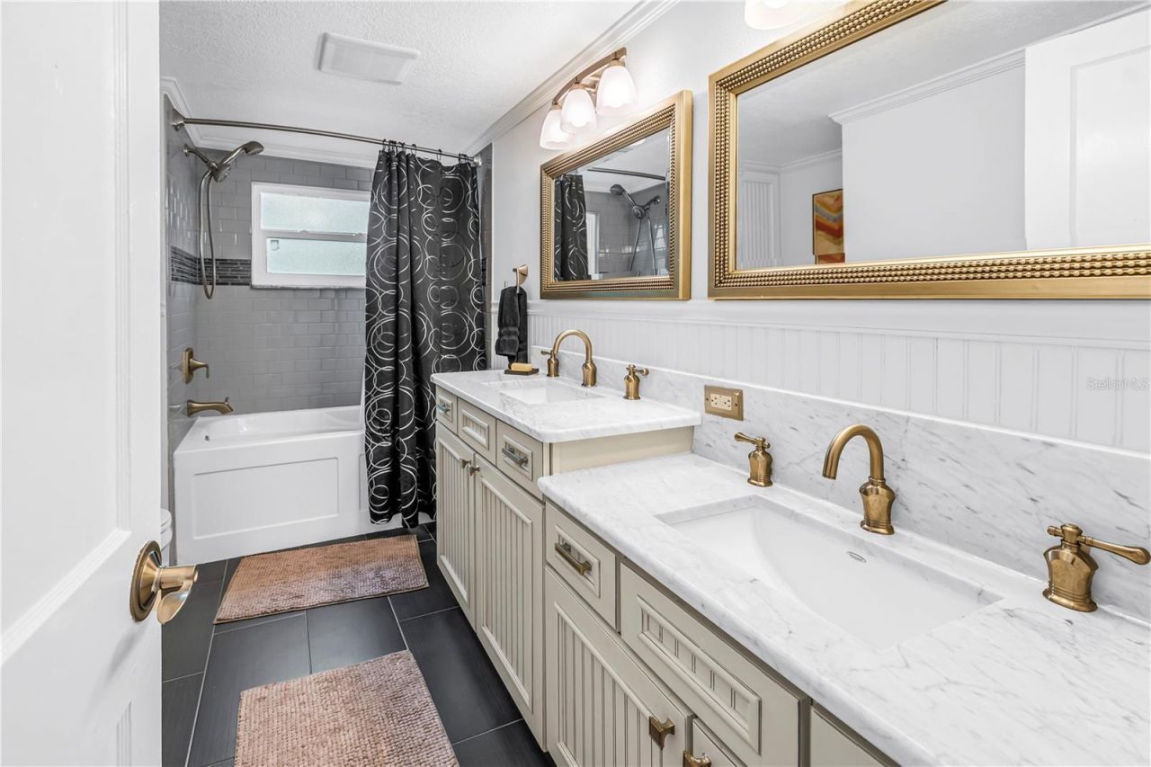 208 N Spring Boulevard, Tarpon Springs, FL 34689 Photo