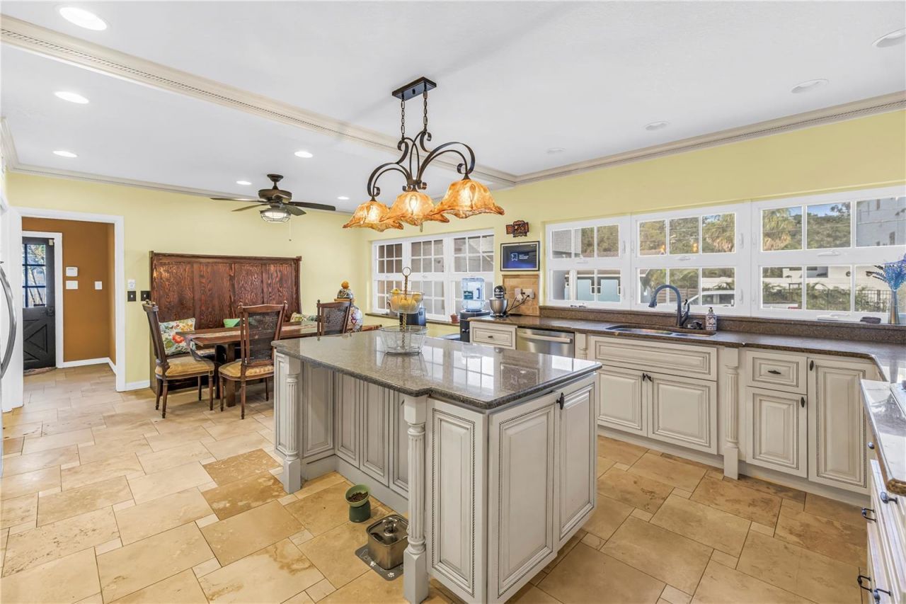 208 N Spring Boulevard, Tarpon Springs, FL 34689 Photo
