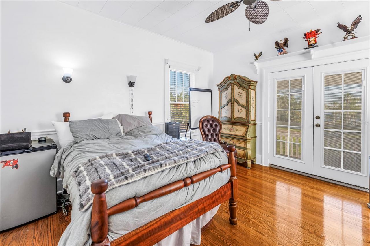 208 N Spring Boulevard, Tarpon Springs, FL 34689 Photo