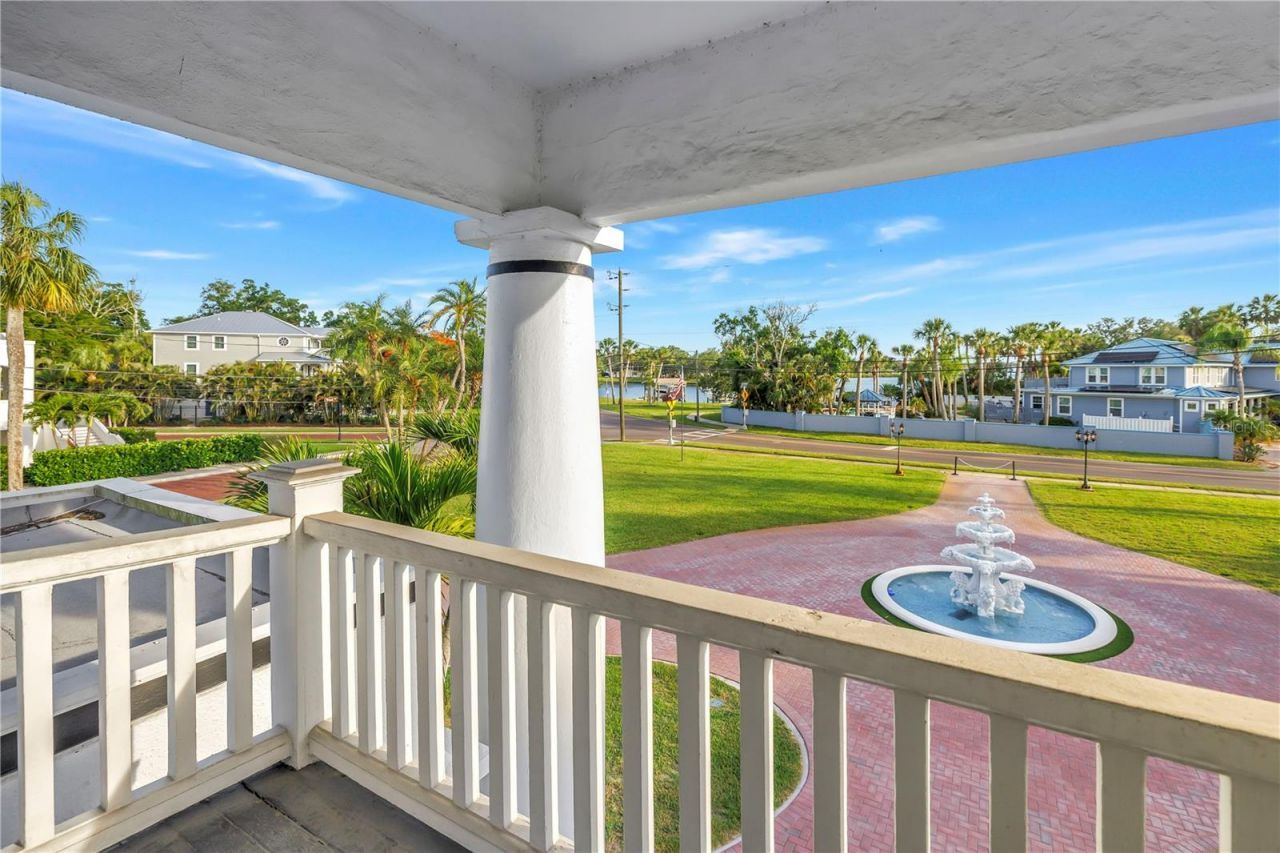 208 N Spring Boulevard, Tarpon Springs, FL 34689 Photo
