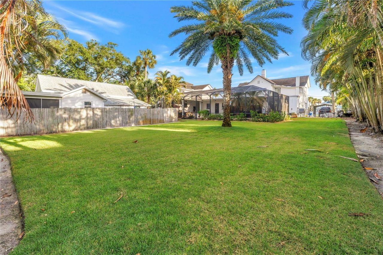 208 N Spring Boulevard, Tarpon Springs, FL 34689 Photo