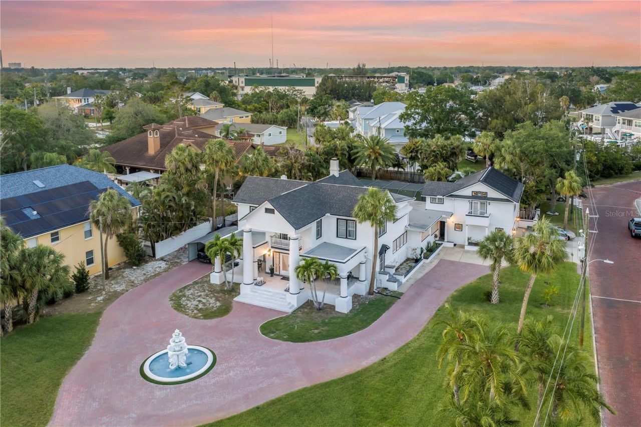 208 N Spring Boulevard, Tarpon Springs, FL 34689 Photo