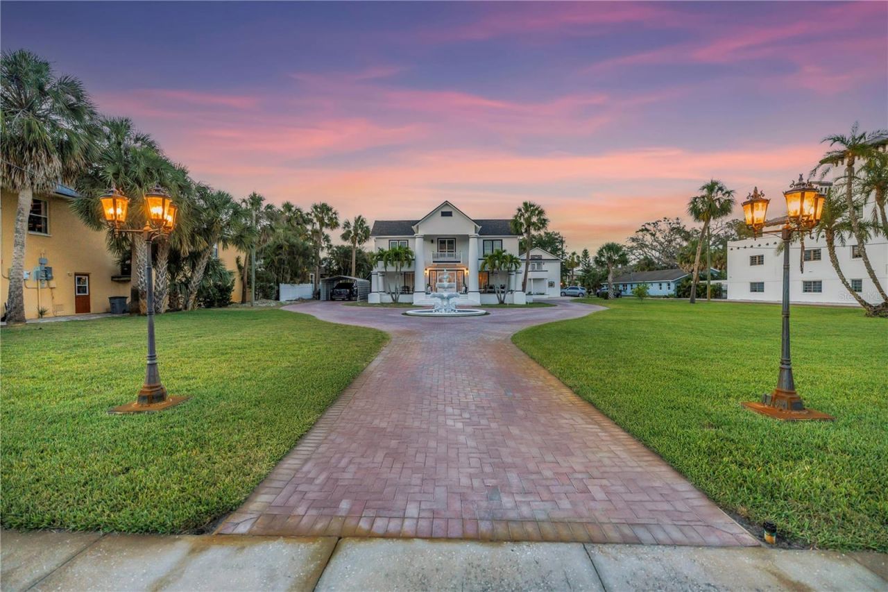 208 N Spring Boulevard, Tarpon Springs, FL 34689 Photo