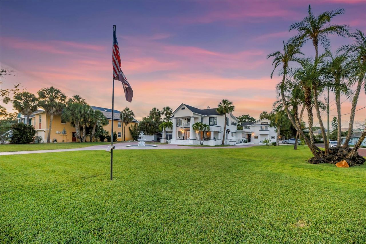208 N Spring Boulevard, Tarpon Springs, FL 34689 Photo