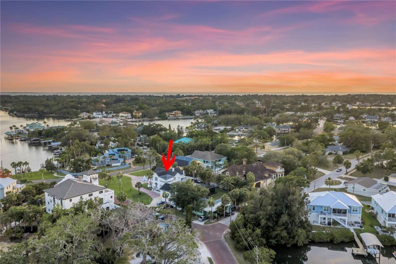 208 N Spring Boulevard, Tarpon Springs, FL 34689 Photo