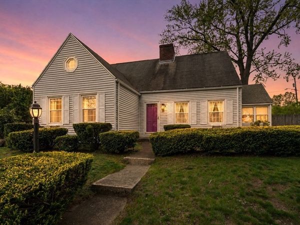 39 Pleasant St, Holyoke, MA 01040