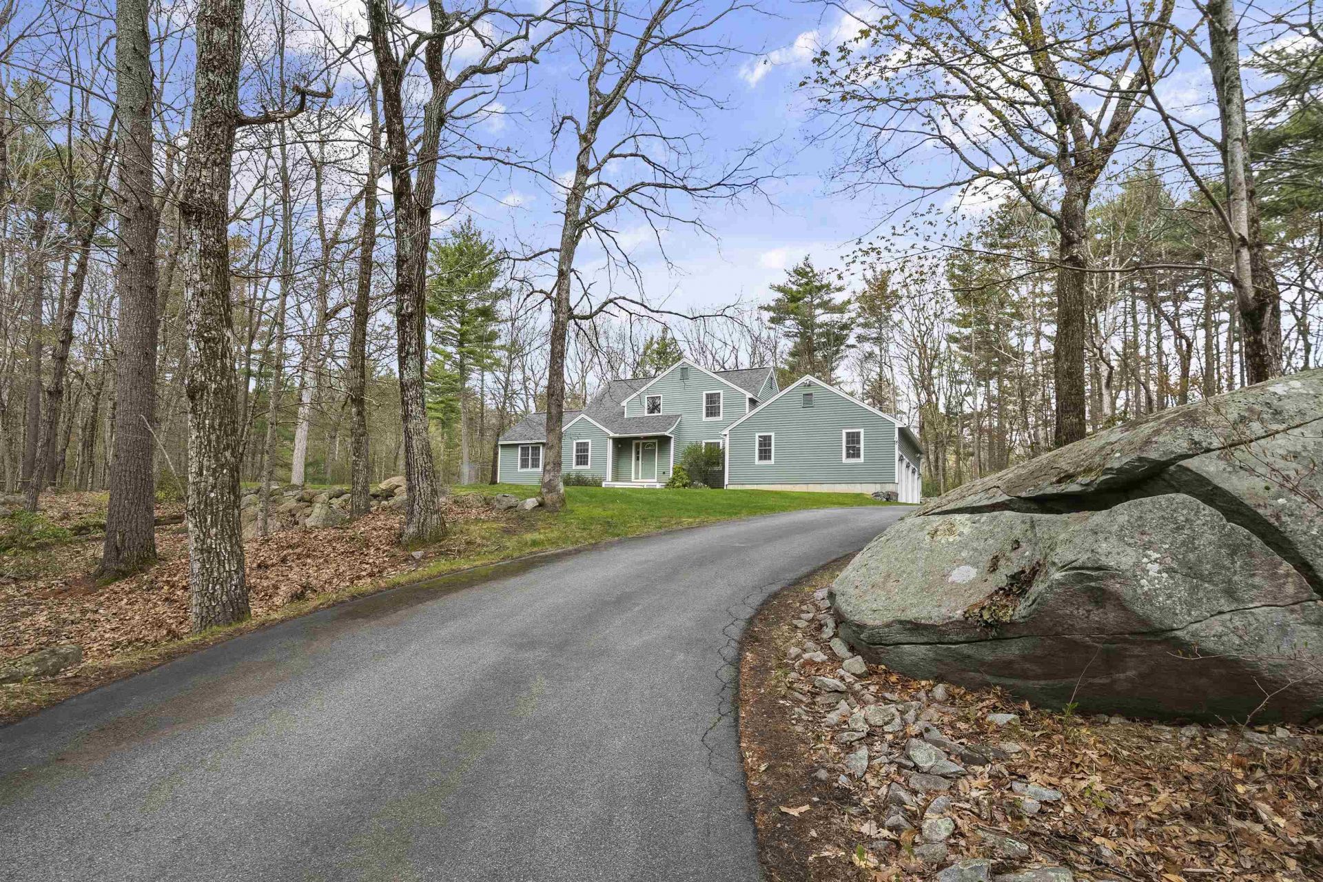 9 Maxwell Drive, Brookline, NH 03033 Main Photo