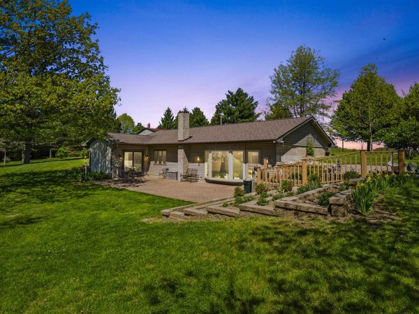 22946 Drake Road, Elgin, IA 52141