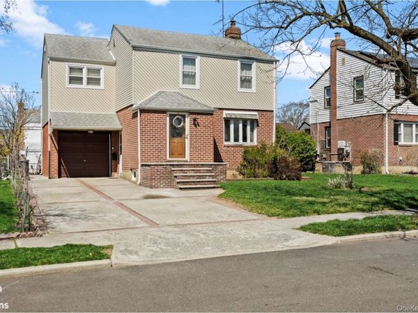 96 Nassau Street , Elmont, NY 11003