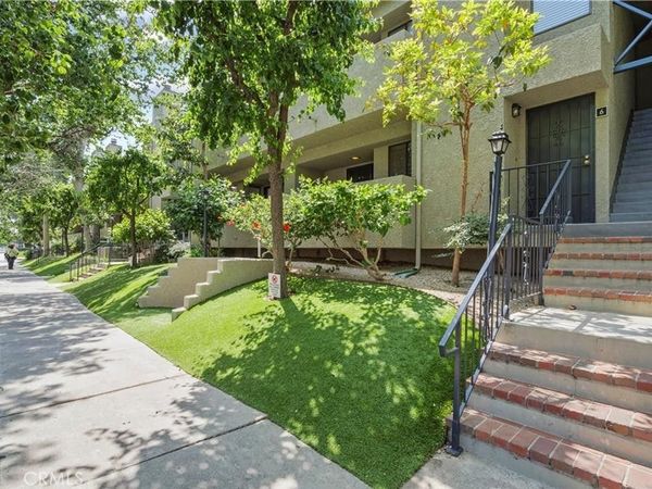 21000 Bryant Street, Unit 6, Canoga Park, CA 91304